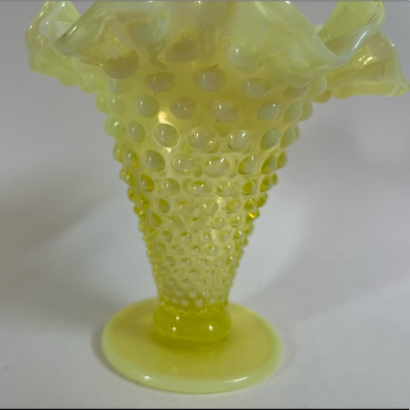 •Vintage Fenton Vase Topaz Yellow Hobnail Uranium Vase• - Picture 5 of 12